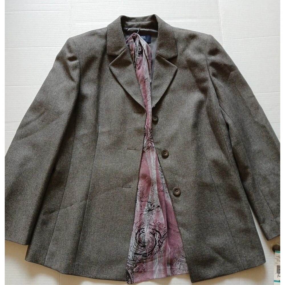 Jones Wear Suit Blazer Gray/Slate With Purple Scarf Buttons  16 ($200.) S.pads